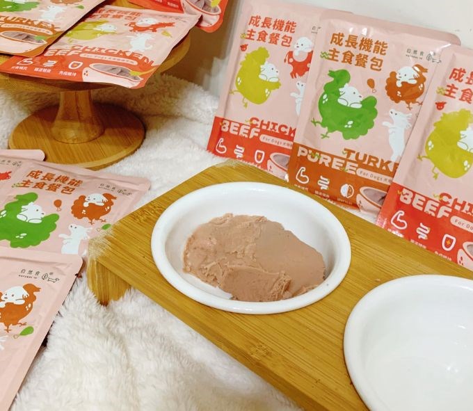 女人知己試用大隊,口碑行銷,部落客行銷,自然食 成長機能主食餐包,自然食,成長機能狗狗主食餐包,成長機能貓咪主食餐包,滿足毛孩最單純的幸福,人食等級食材,開封即食,綿密的肉泥狀質地,好吸收,無膠類,無色素,無防腐劑的添,維持腸道健康,添加DHA/靈芝多醣體,使用高優質蛋白,適口性佳,狗狗口味,犬用營養火雞,犬用嫩雞牛肉,貓咪口味,貓用營養嫩雞,貓用嫩雞鮪魚